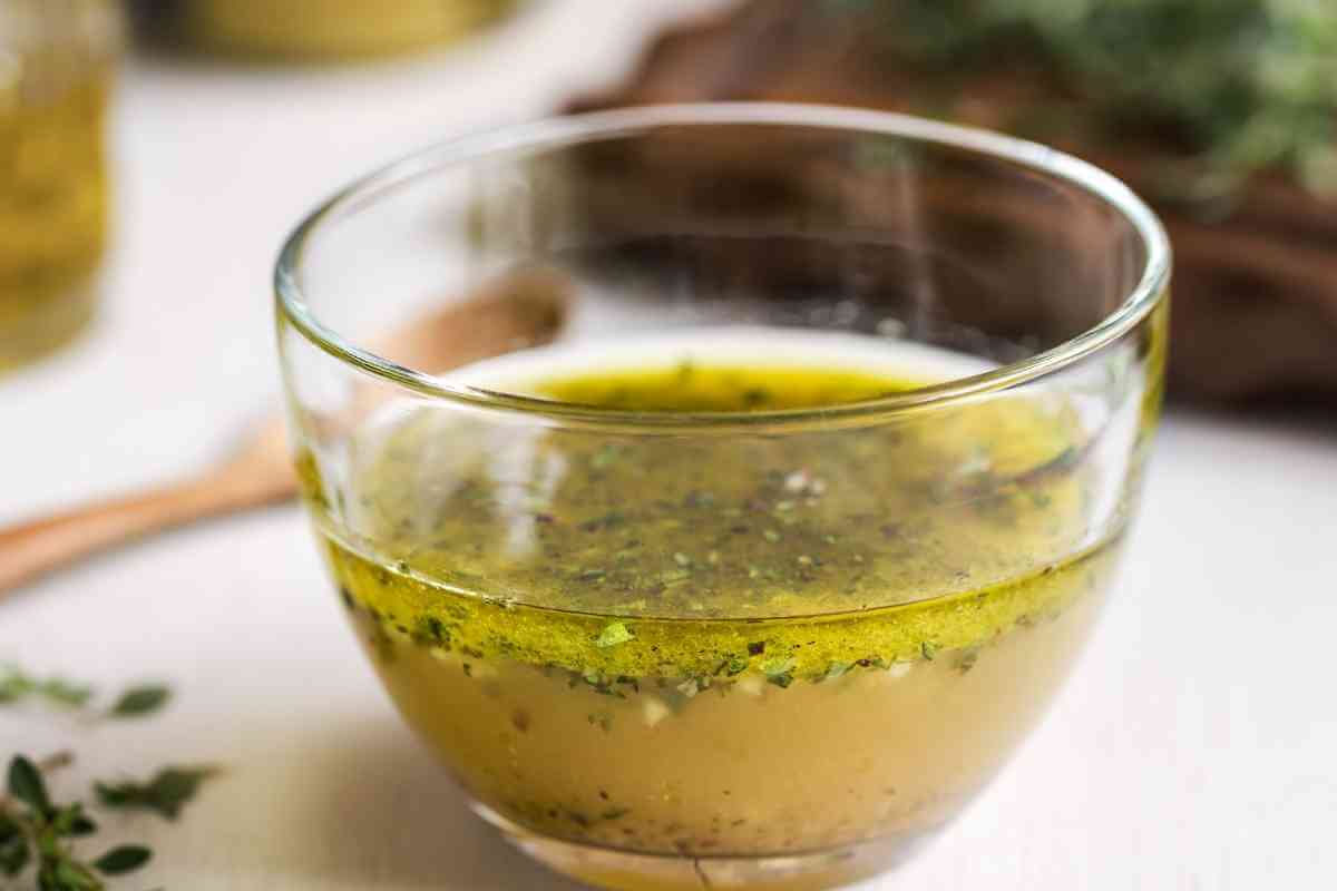 9 Types of Vinaigrette (With Pictures)