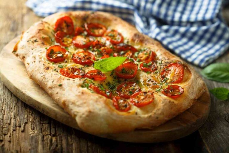 What to Eat with Focaccia (6 Tasty Pairings)